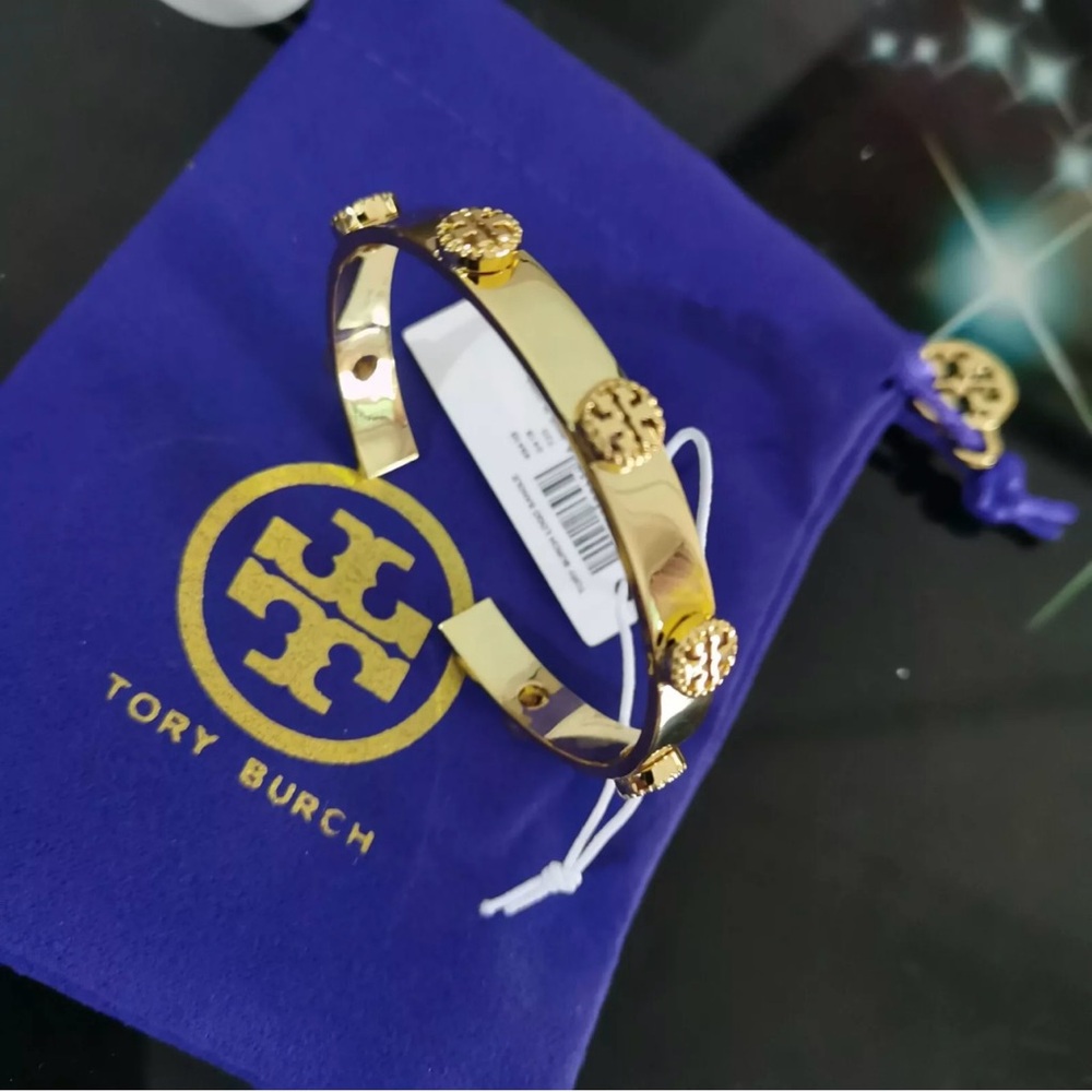 $168 New Tory Burch logo Bangle Bracelet in Gold